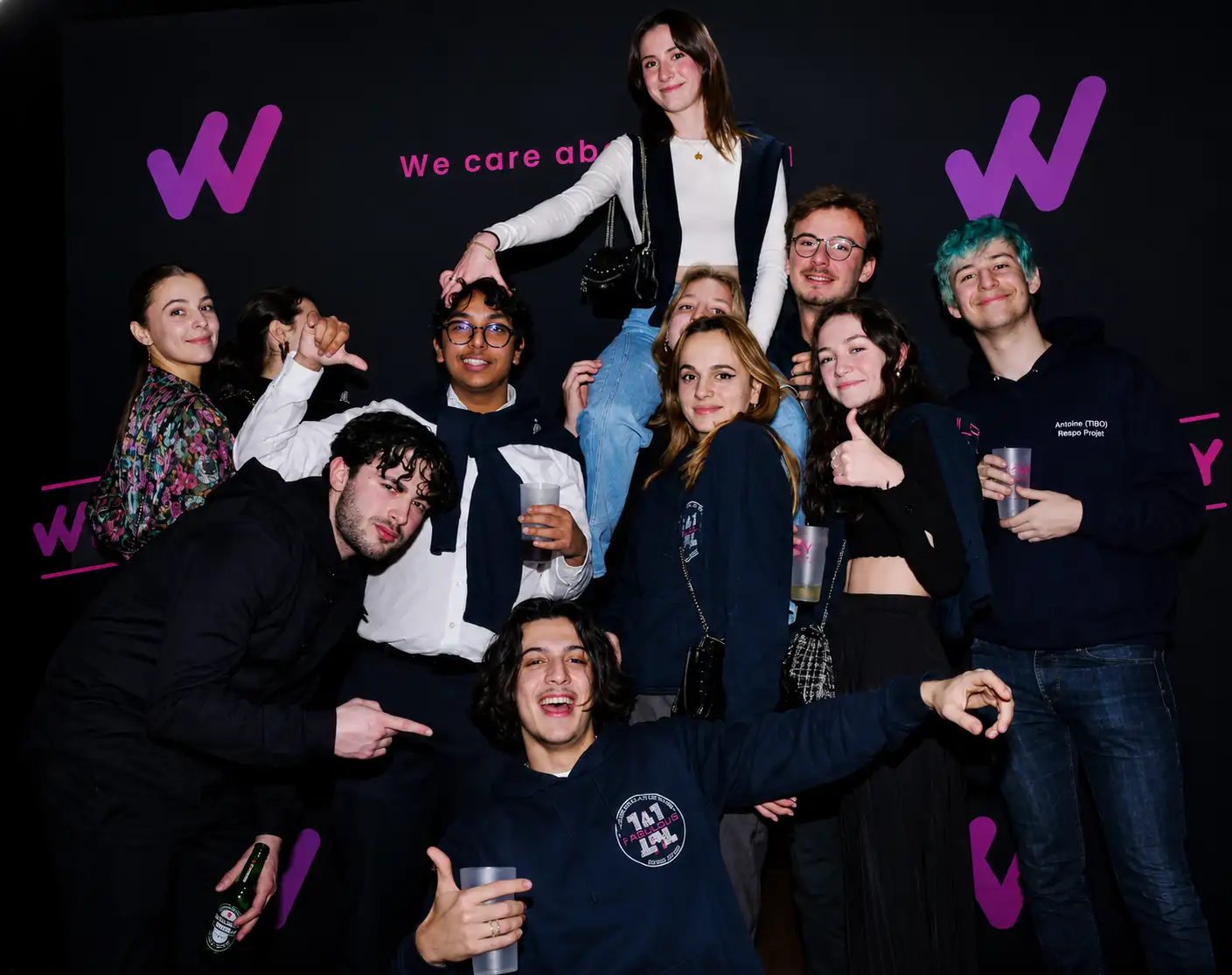 Groupe d'étudiants au photocall WECAY